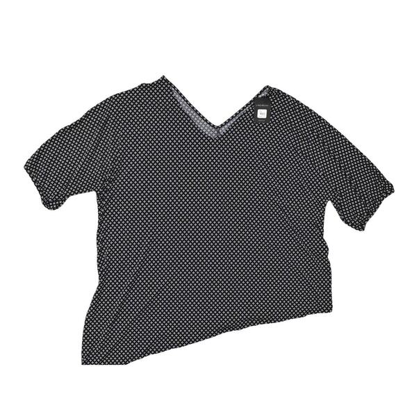 NEW Lane Bryant Black Blouse 26/28 Plus V Neck Floral Short Sleeve Asymmetrical - Picture 1 of 8